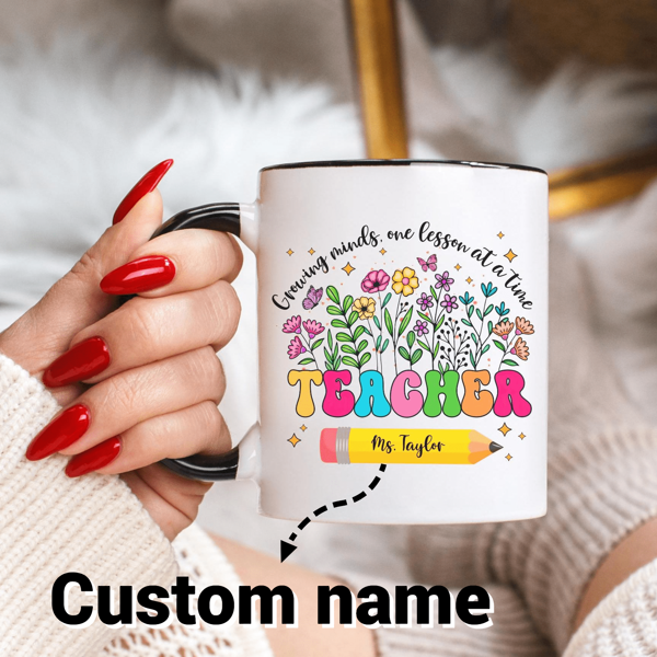 1 peça 11oz Nome personalizado Lápis Professor Padrão Caneca, Caneca de café de cerâmica, Presente para família, amigos, Presente de Ação de Graças para professores