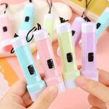1 Peça Mini Lanternas, Brinquedo de Luz LED Brilhante, Presentes de Iluminação Úteis, LED Chaveiro Pendente, Recheio para Halloween, Presentes Brilhantes para Casa e Festa