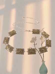 Retro Three-Dimensional Carved Waist Chain With Dress Jeans Is Suitable For Holidays. Summer, School
