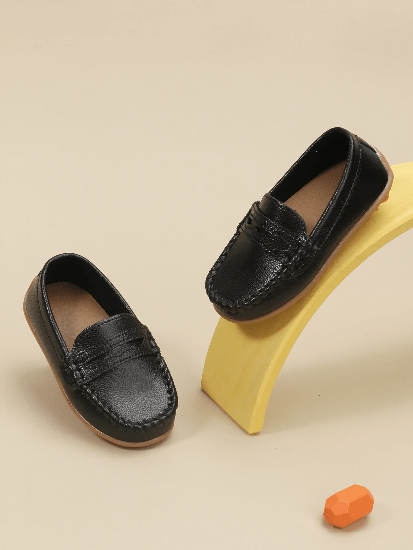 1 par de zapatos planos de PU para bebés/niños pequeños, zapatillas casuales de suela blanda para niños, mocasines estilo vintage sin cordones para niños/niñas para vestir, gatear, ir a la escuela, y usar en exteriores - Negro - Ver 1