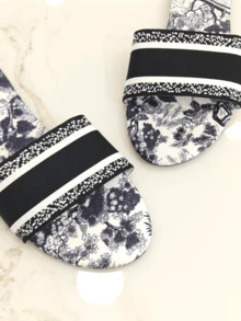 Revreal Monochrome Printed Slide Sandals Fashionable - Hitam - View 3