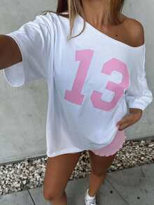 تي شيرت نسائي بأكمام قصيرة مرتخية على شكل خفاش، كتف غير متماثل، طباعة رقم 13 كبير الحجم، صيفي