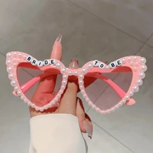 1 pièce Lunettes de mode en forme de cœur pour femmes avec décoration de fausses perles, lunettes de style mariage de couleur unie avec lettrage "FUTURE MARIÉE", lunettes commémoratives de mariage, cadeau décoratif
