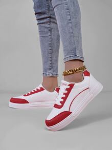 Baskets décontractées blanches et rouges pour femmes, chaussures blanches petites et polyvalentes, style coréen avec semelle épaisse, confortable avec semelle souple, légères, design mode étoile, convient pour le port en extérieur et décontracté quotidien