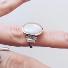 1 pièce Bague en cuivre plaqué argent élégante et luxueuse, incrusté d'opale synthétique, design rond - parfait pour le mariage, les fiançailles, l'anniversaire, la Saint-Valentin, Noël, le style de luxe, accessoire de fête