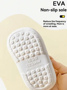 1 Pair White Flower Decor Round Toe Princess Style EVA Soft Waterproof Non-Slip Breathable Lightweight Flat Baby Beach Sandals, Suitable For Summer Beach & Outdoor
