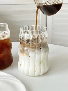 1 pièce Tasse à café en verre de 550 ml (sans paille) pour usage domestique, convenant aux femmes, tasse à boisson thé au lait. Tasses en verre à vagues esthétiques, verres à boire à design ondulé, verres à boire clairs pour café glacé, verrerie moderne et unique, verre court, verres à boissons froides, verre de cuisine créatif, tasses d'eau décoratives. Très adapté pour un usage quotidien, l'heure du café et du thé, la décoration de la maison, les réunions sociales, les cadeaux, les accessoires photo, les restaurants ou les cafés, etc. Retour à l'école