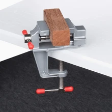 Tragbare Mini Schmuckwerkbank - Aluminium Tisch-Klemme zum Aufklemmen für Bastelarbeiten, Holzbearbeitung und Metallbearbeitung, Positionierzangen ohne Kratzer, grau mit roten Griffen, kompaktes Design, für Heimgebrauch