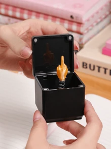 Boîte-cadeau surprise majeur, boîte majeur, cadeau parfait avec main qui sort, avec boîte pour adultes, statuette de main majeur comme cadeau de Noël drôle et original, boîte-cadeau, pierre précieuse, boîte à bague de fiançailles, empreinte de main, majeur, double farce, surprise, joie, farce, cadeau amusant, pour ajouter une ambiance à l'anniversaire de votre mère, père, épouse, petite amie, petit ami, mari ou ami lors d'une fête ou d'une réunion décontractée avec cette boîte originale et amusante