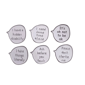 1 件简单的“没关系”鼓励胸针，可用于装饰衣服、包包，适合作为送给朋友、同学、家人的小礼物