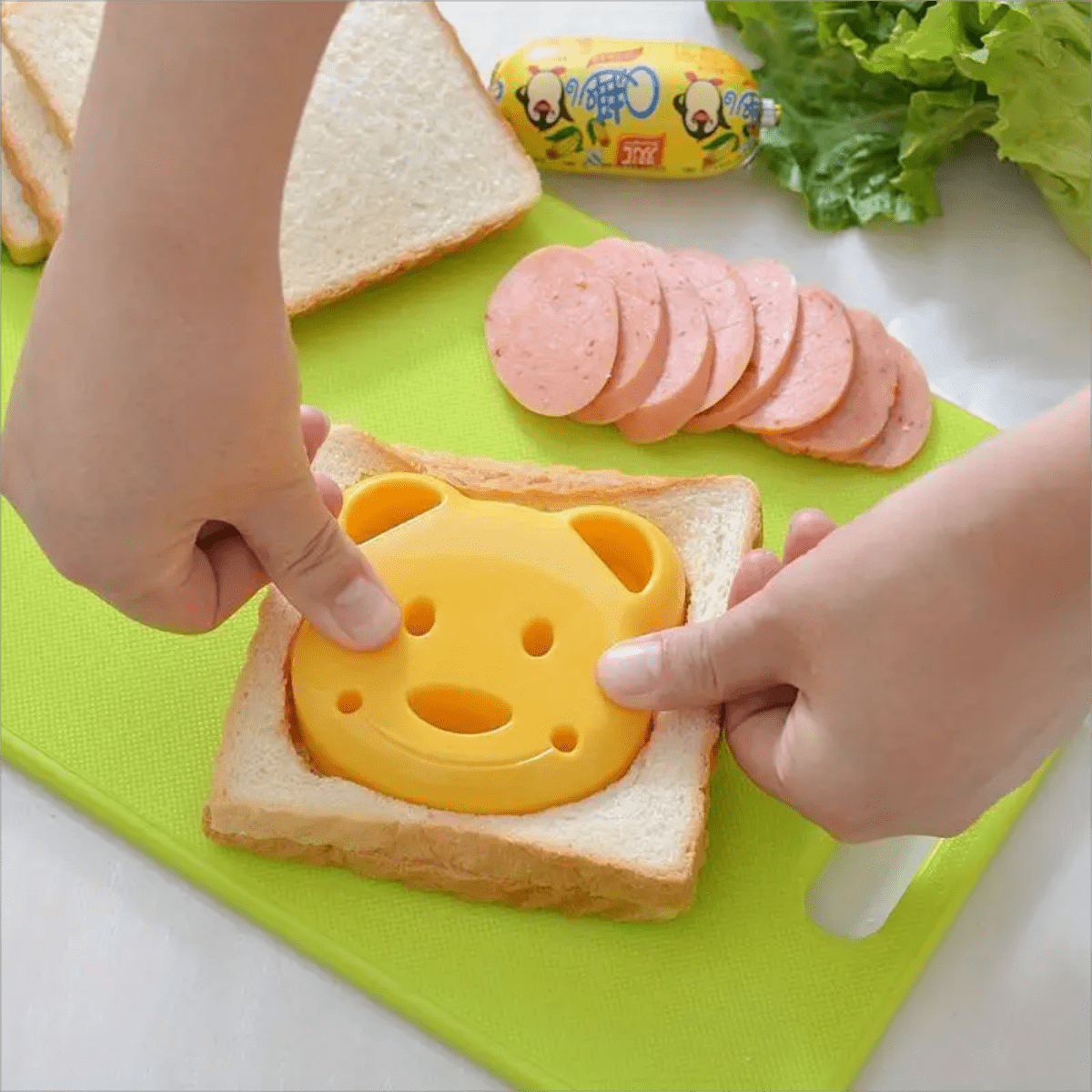 1pc Cartoon Bear Plastic Sandwich Mold, Kitchen Baking Tool, School Lunch Box Essential, Rice Ball Maker