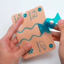 28片装冰热敷贴。适用于运动和居家。适用于背部、膝盖、颈部、肩部、肌肉和关节。非电动，艾灸和生姜混合，肌肉放松辅助工具，天然成分贴片。关爱亲朋好友的礼物