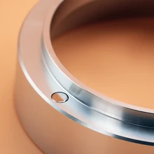 1 pieza Portafiltro/Soporte de extracción de espresso, herramienta de café, sin fondo, acero inoxidable 304, 3 pestillos, diámetro del tazón de molido de 51mm, mango de madera de palisandro natural, anillo magnético de polvo plateado de 51mm para evitar derrames de polvo, de vuelta al colegio