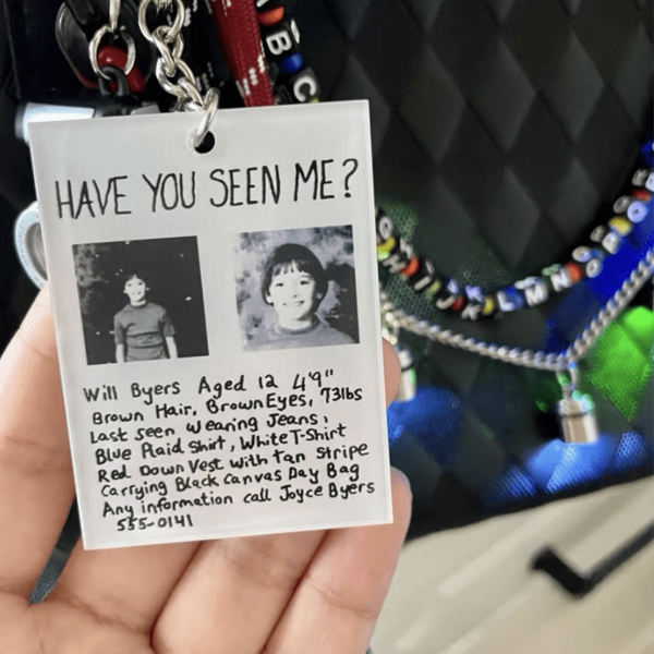 Keyrings, Ornaments, Missing Person Notices Can Be Used As Bag Hangers And Keyring Decorations, Gift Choices, Anniversary Gifts, Party Gifts.