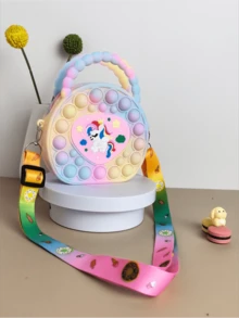 心形手提包，硅胶斜挎包，独角兽钱包 - 舒缓压力，耐用收纳袋 - 光滑链条，时尚吸睛，百搭斜挎包 - 适合日常使用 - 彩色 - 查看 11