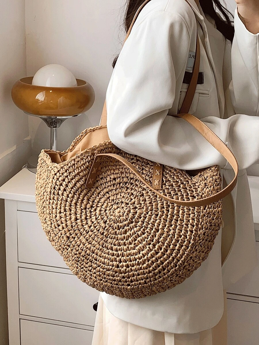 简约钩编镂空设计背包，大容量便携，适合青少年、女性、大学生、上班族，是工作、返校、中学、高中、大学及各种场合的理想之选。这款背包轻便易携，经典休闲，适合青少年、女性、大学生在假期、户外活动、旅行、徒步等各种场合使用。