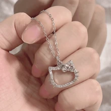 Sanrio 1 pièce Accessoire de poignet élastique avec charm Sanrio Hello chat, perles en verre émaillé de couleur cœur. Créé pour les âges 15+. Bijou officiellement sous licence, inspiré du thème mignon Y2K, idéal pour l'anniversaire et les événements festifs