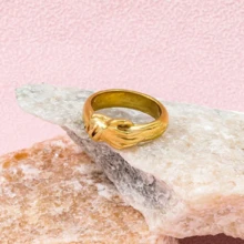 VKHK 1pc 18K Gold Plated Stainless Steel Double Hand Shaped Ring, Suitable For Women & Men, Unisex Daily Wear Gift - Yellow Gold - View 3