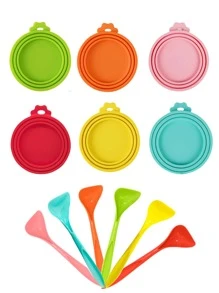 Wysokiej jakości silikonowa pokrywka na puszkę na karmę dla zwierząt, dostępna w wielu kolorach, przeznaczona specjalnie dla kotów i psów, hermetyczna pokrywka utrzymująca świeżość karmy, wielokolorowa łyżka do wyjmowania mięsa, szczelne zamknięcie utrzymujące świeżość, wielokrotnego użytku i łatwe do czyszczenia, pozwól swojemu pupilowi cieszyć się świeżą karmą.