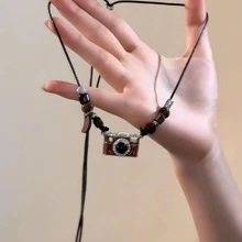 1Pc Retro Coffee Color Camera Pendant Necklace Woman, Sweet Cool Hot Girl Style Hip Hop Sweater Chain, Fashionable Cool Senior Sense Accessories