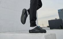 OOFOS OOcloog 舒適恢復型木屐男女通用一腳蹬木屐 - 黑色 - 查看 9