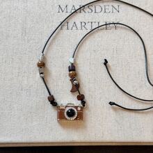 1Pc Retro Coffee Color Camera Pendant Necklace Woman, Sweet Cool Hot Girl Style Hip Hop Sweater Chain, Fashionable Cool Senior Sense Accessories