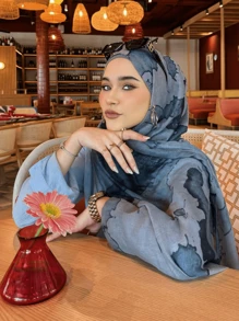 1 pezzo Hijab di moda bohémien da donna con stampa marmorizzata blu navy, velo casual da strada per uso quotidiano, fascia per capelli autunnale