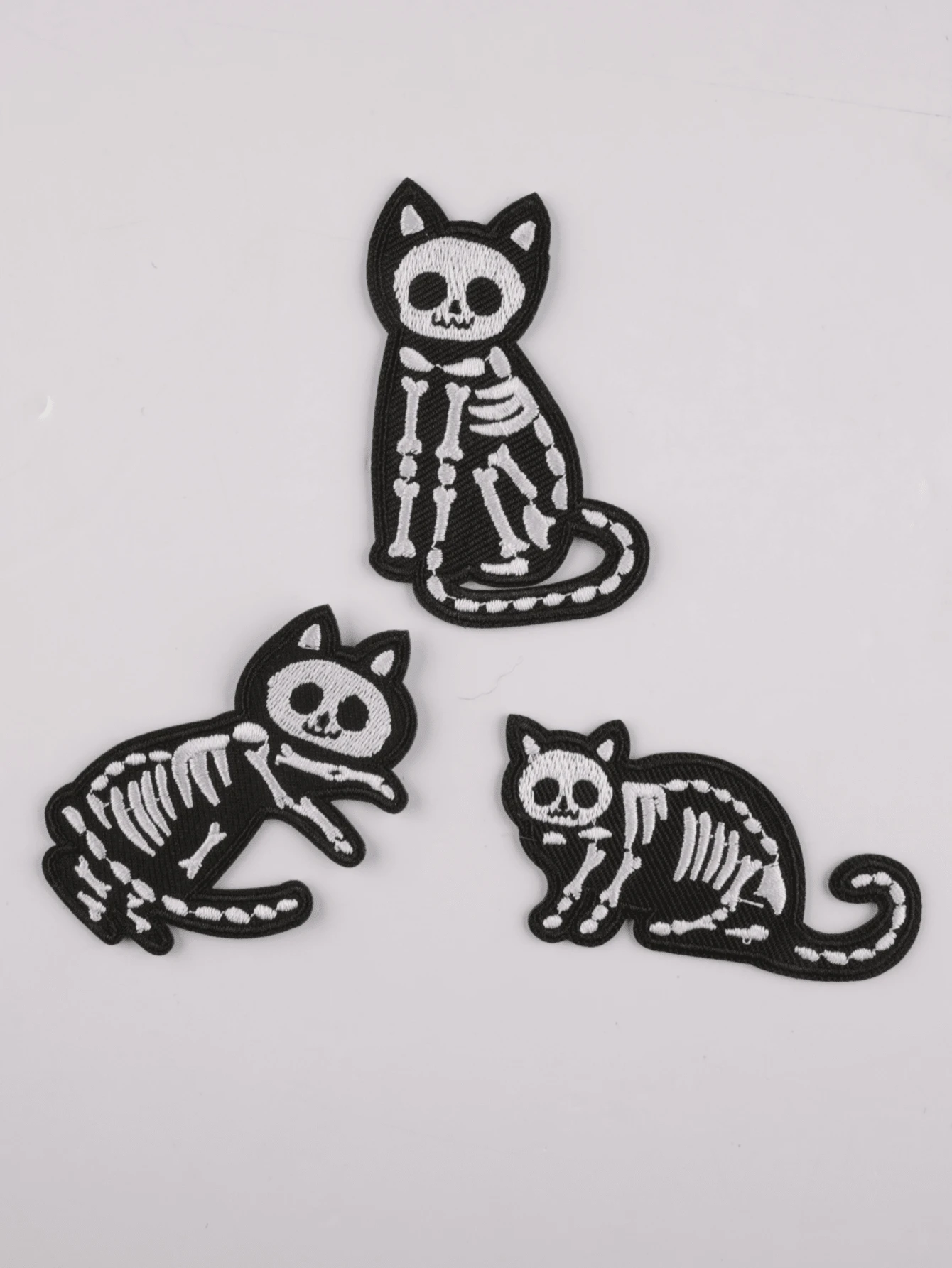 3pcs Black & White Skull & Cat Embroidery Cloth Patches, Iron-On Decorative Patches For Clothing, Bags, Phone Cases, Curtains, DIY Use - Black and White - View 1