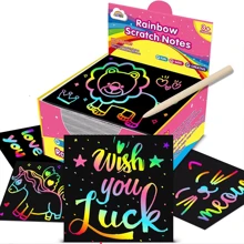 50 piezas de nuevas pinturas rascables DIY creativas, cuadernos de graffiti de colores deslumbrantes. Son juguetes estudiantiles y cuadernos de pintura rascable interesantes con encuadernación de espiral. Son adecuados como regalos para fiestas de cumpleaños, festivales y otras reuniones, Día de la Madre, regalo para mamá, regreso a la escuela, útiles escolares