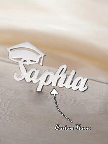 Broche personnalisée minimaliste en acier inoxydable avec nom, broche unique personnalisée pour tous les jours pour femmes, cadeau de graduation idéal pour la famille et les amis