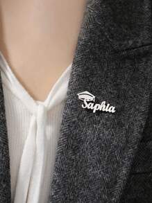 Broche personnalisée minimaliste en acier inoxydable avec nom, broche unique personnalisée pour tous les jours pour femmes, cadeau de graduation idéal pour la famille et les amis