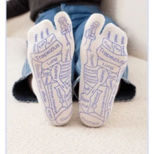 2 piezas Calcetines de masaje de pies + Herramienta de masaje de pies, Juego de masaje de pies, Herramientas de cuidado de pies, Masaje y relajación, Alivio de la fatiga, Kit de terapia de pies - Blanco - Ver 4