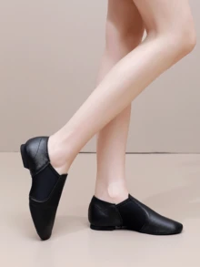 男女通用Y2K爵士舞鞋，黑色，采用优质真皮鞋面，足弓支撑设计，分体式鞋底，EVA鞋垫和鞋跟，套穿式舞鞋