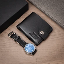 Ein Drei-Teile-Set in einer Box, das eine modische Uhr und eine Geldbörse enthält, ist das erste Geschenk für einen Vater, ein Geschenk für einen Mann, ein Geschenk für ein Paar und ein Geschenk für einen Vater