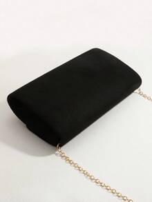 Czarna duża damska kopertówka, elegancka wieczorowa torebka z odpinanym paskiem łańcuszkowym, odpowiednia na wesela, idealna na imprezy, wesela, bale, formalne kolacje, można łączyć z sukniami ślubnymi, formalnymi sukniami, sukniami balowymi, sukniami urodzinowymi, strojami noworocznymi, sukniami na zakończenie szkoły, sukniami balowymi