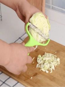 1 件多功能绿色蔬菜削皮器和切丝器 - 适用于卷心菜,易于使用的大口卷心菜切丝器 - 绿色塑料手持厨房工具,可轻松切碎和剥卷心菜、胡萝卜、花园蔬菜 - 耐用且符合人体工程学的设计,蔬菜切片机、土豆和水果 - 符合人体工程学的设计,易于切片和切丝 - 制作沙拉的必备厨房工具,颜色和款式随机 - 彩色 - 查看 4