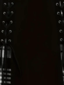 新款女士时尚休闲装饰半身裙，百搭优雅高腰哥特格纹迷你裙，适合日常、办公、户外活动、节日等场合。针织涤纶面料，适合春、夏、秋、冬三季穿着。