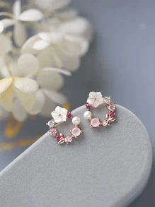 1 Paar Cut Out Strass-Blumen Faux-Perlen Ohrringstuds, geeignet für den täglichen Gebrauch