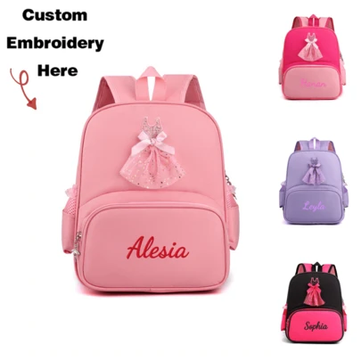 1 chiếc ba lô trẻ em thêu tùy chỉnh dễ thương, dung tích lớn, đa chức năng, dùng để đựng váy, chân váy, đồ nhảy, đồ khiêu vũ Latin, phù hợp cho bé gái, học sinh tiểu học, trung học cơ sở, đi du lịch ngoài trời, dự tiệc, họp mặt, sử dụng hàng ngày. Quà tặng độc đáo cho gia đình và bạn bè trong các dịp lễ. Đa chức năng, trang trí, thêu chữ, thời trang, hiện đại, nhiều màu sắc, dễ thương, đáng yêu, giản dị, tùy chỉnh, cá nhân hóa, độc đáo, quà tặng lý tưởng cho nam, quà tặng lý tưởng cho nữ, thoải mái, quà sinh nhật, quà Giáng sinh, túi đựng đồ du lịch.