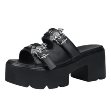 Women's Summer Gothic Sandals Platform Y2K Slippers With Bat Decorative Buckle And Square Toe For Women Slip-On Platform Sandals - 黑 - 查看 2