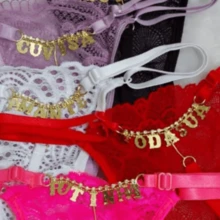 Calcinha com palavra com strass O C.U É S.E.U com renda lingerie roupa íntima - Vermelho - Visão 2