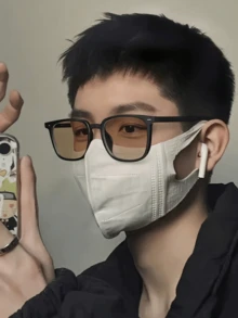 一副大框水钻变色透明镜片眼镜，适合夏季海滩、户外活动、旅行和返校，打造时尚学院风。 - 漸層黑色 - 查看 4