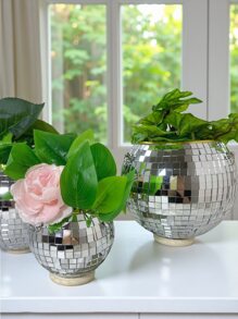 قطعة واحدة كرة مرقصة فضية بحجم 4 / 6 / 8 بوصة مع سلاسل ، صنع يدوي من سطح مرآة زجاجية، مناسبة للحديقة الخارجية والمكتب والمنزل ، تشكيلة ديكورية