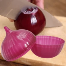 1 pieza Contenedor de almacenamiento de cebolla, caja de almacenamiento con forma de verdura con tapa sellada, herramienta de cocina pequeña a prueba de olores para la preservación de cebollas, ahorra espacio para el hogar y restaurantes - Morado - Ver 2