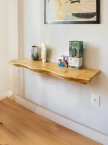 رف تخزين جداري خشبي بشكل موجي، مناسب لغرفة النوم والصالة والحمام - بني - مشاهدة 9