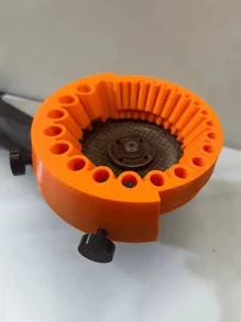 1 szt. drukowana w 3D temperówka do wierteł, elektryczna przystawka do ostrzenia wierteł, niebieskie rękawice robocze z powłoką nitrylową (mogą być noszone zarówno przez mężczyzn, jak i kobiety), stara temperówka do wierteł, szlifierka kątowa z dużym ostrzem do ostrzenia wierteł, wiertła o średnicy od 2 do 13 mm, temperówka 155 mm, wykonana z plastiku, nie wymaga prądu