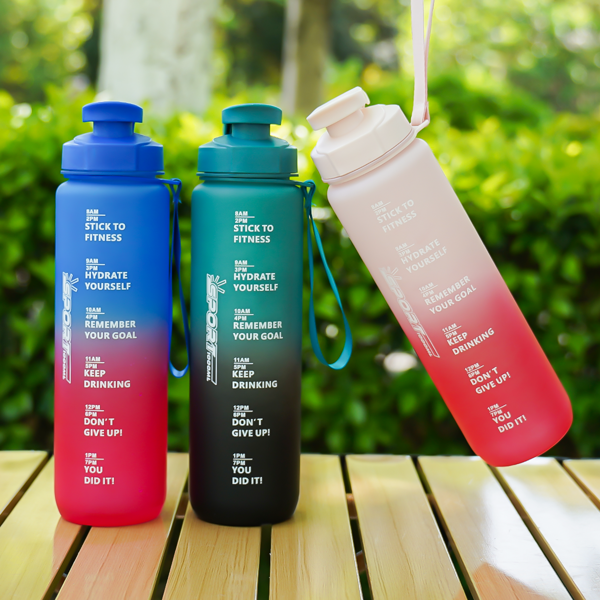 1 pieza Botella deportiva de gran capacidad de 750ml/25oz y 1000ml/32oz con degradado esmerilado, con escala de tiempo, a prueba de fugas, portátil, con tapa, adecuada para exteriores, campamento, senderismo, ciclismo