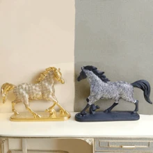 1 Stück luxuriöse minimalistische Harzfigur eines galoppierenden Pferdes, Desktop Dekor Skulptur für Wohnzimmer, Schlafzimmer, Büro, Schrank, Wohndekoration