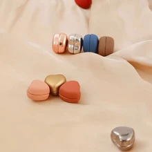 2/4/5 paires d'accessoires magnétiques de mode pour col de chemise en forme de cœur multi-couleurs - sans couture nécessaire, boutons amovibles pour resserrer le col de chemise, convient pour le col, les poignets, les jambes de pantalon, les écharpes, décoration réglable et réutilisable, cadeau