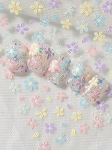 一套春夏花卉主题美甲贴纸，包含各种盛开的花朵、雏菊和带枝条的花卉图案，适合女性、女孩、家庭和个人DIY使用。 - 彩色 - 查看 3